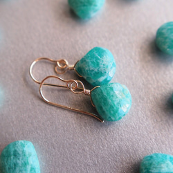 14kgf 希少 モザンビーク産アマゾナイト 花緑青色のピアス