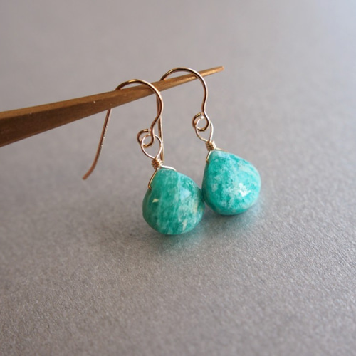 14kgf 希少 モザンビーク産アマゾナイト 花緑青色のピアス