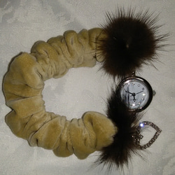 別珍シュシュベルトの腕時計 4枚目の画像