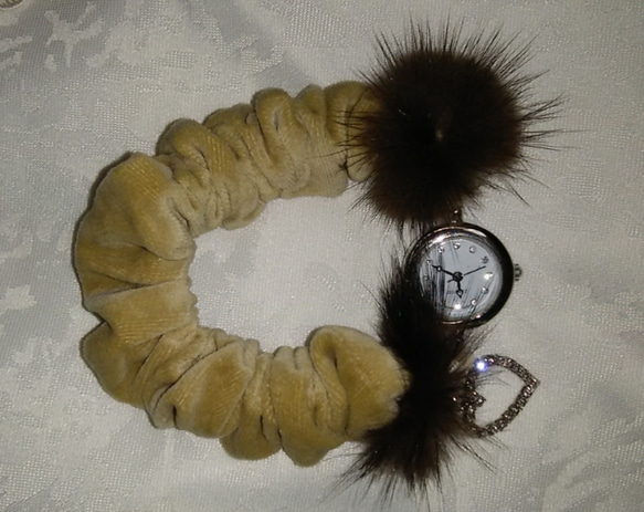 別珍シュシュベルトの腕時計 4枚目の画像