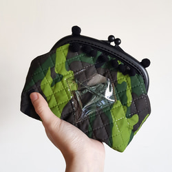 士兵公仔X綠迷彩毛球流蘇塑料口金化妝包/文具筆袋 第6張的照片