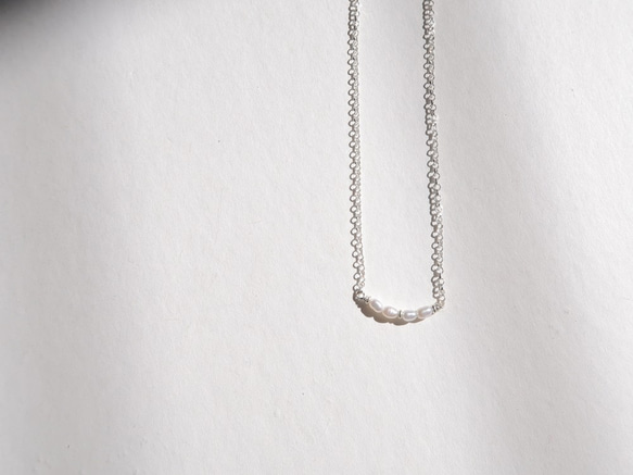 925純銀 微光 小米粒珍珠 圓牌 客製化 刻字 項鍊 第7張的照片
