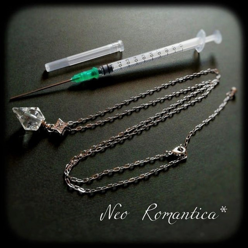 ダイヤモンド型香水瓶＊星の雫入れ.+ﾟ*ペンダント♪ ネックレス