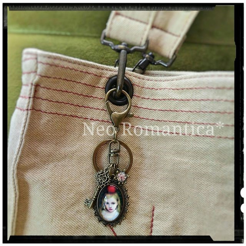 可愛い女の子＊林檎＊レトロキーホルダー その他雑貨 Neo Romantica  