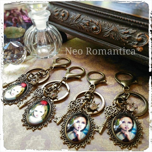 可愛い女の子＊林檎＊レトロキーホルダー その他雑貨 Neo Romantica  