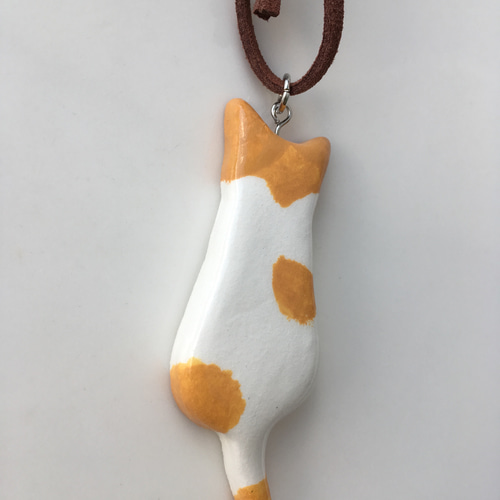 猫　ハンドメイド　ペンダントブローチ兼用＊お右向きすわり（大） 一点物♪猫と桜のブローチ兼ペンダント | iichi 日々の暮らしを