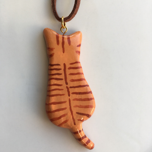 送料無料☆後ろ姿猫のペンダント☆茶トラ、麦わら猫 ネックレス