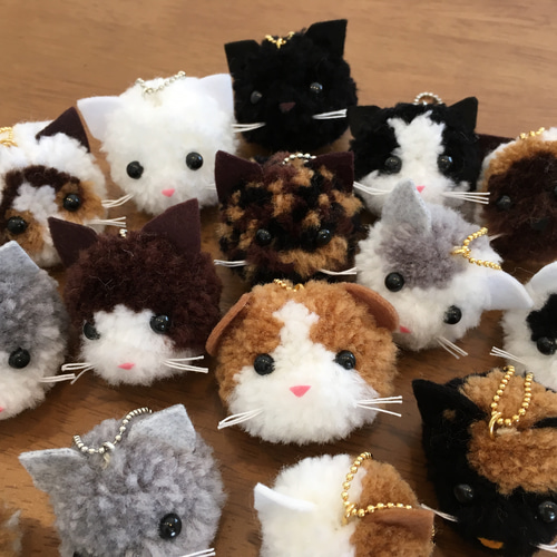 送料無料☆猫のポンポンキーホルダー【受注生産】 その他雑貨 shimeji