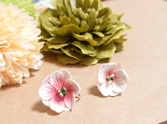 和紙のお花のイヤリング(白梅) 1枚目の画像