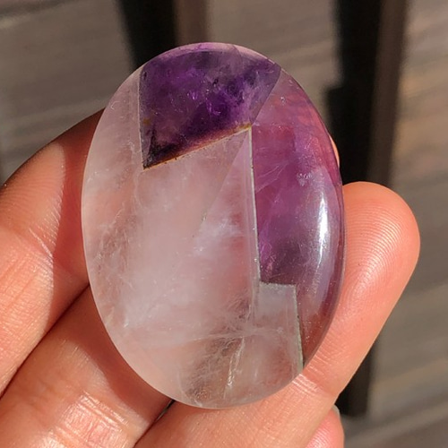 クォーツインクォーツアメジスト　10〜13.5ミリ　内径16.5センチ クォーツインクォーツアメジスト 10〜13.5ミリ 内径16.5センチ