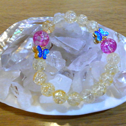 黄色とピンクのクラック水晶に蝶 3枚目の画像
