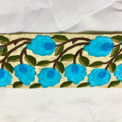 インドの刺繍リボン 　ブルーの花柄 2枚目の画像