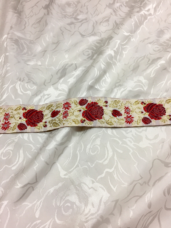 ジャガード織りリボン　赤薔薇柄 3枚目の画像