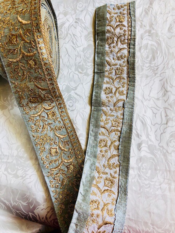 インドの刺繍リボン グレーにゴールドの刺繍 4枚目の画像