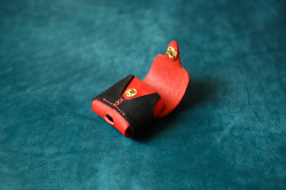 【可愛いベスト】AirPodsケース　赤+黒  本革 ワイヤレスイヤホンケース 9枚目の画像