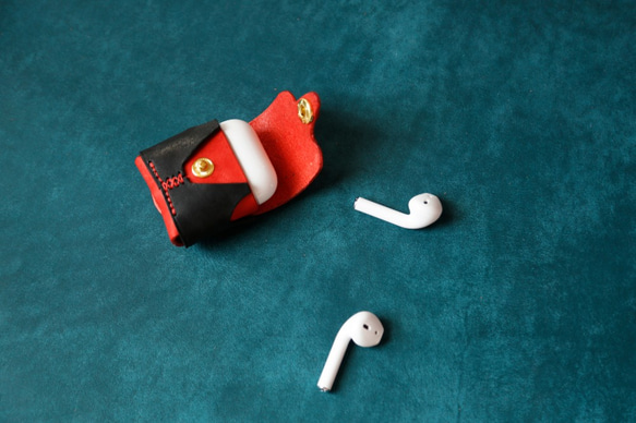 [Cute Best] AirPods 保護殼 紅色 + 黑色 真皮無線耳機保護套 第10張的照片