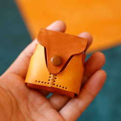 [Cute Best] AirPods 保護殼 黃色 + 棕色 真皮無線耳機保護套 第1張的照片