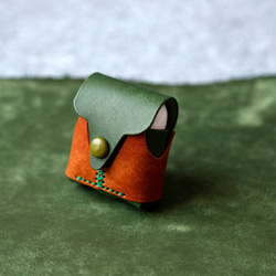 【Cute Best】AirPods Case 綠色+棕色真皮無線耳機套 第7張的照片