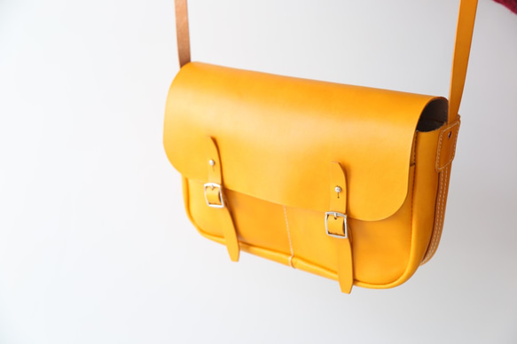 本革手作りのクラシックメッセンジャーバッグショルダーバッグ