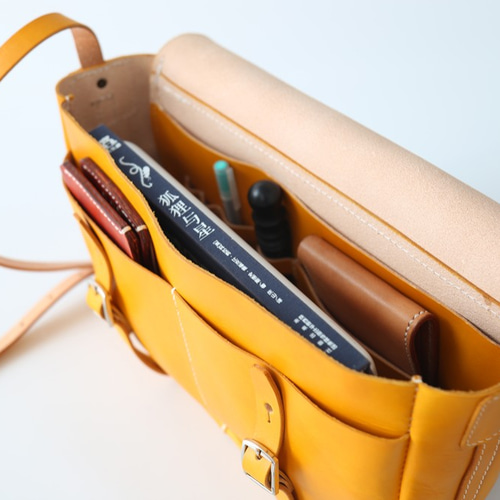 本革手作りのクラシックメッセンジャーバッグショルダーバッグ