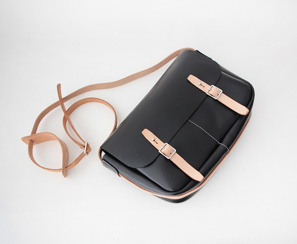 本革手作りのクラシックメッセンジャーバッグショルダーバッグフィッシングバッグ男/女用                                     余計な装飾が付いていない程、使う場面は拡がります。仕事はもちろん休日のカジュアルなスタイルにも違和感なく使える自分 Q1349409540(10300円)