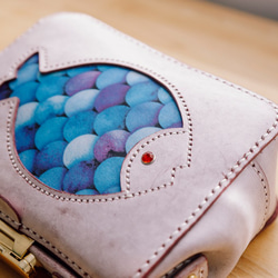 【深海魚】大人気！がま口バッグ 本革手作りのレザーショルダーバッグ 総手縫い　手持ち 肩掛け 2WAY 鞄　大 4枚目の画像