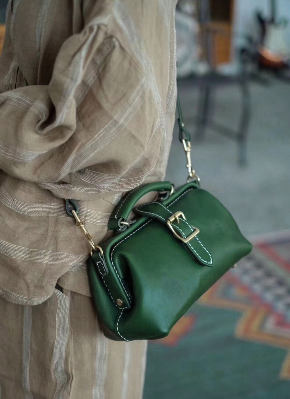 切線派】大人気！横型がま口バッグ 手作りのレザーショルダーバッグ