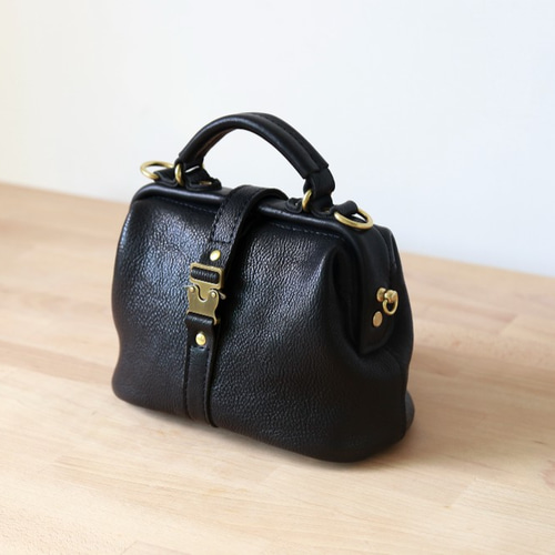 柔らかいヌメ革】フラットタイプのがま口バッグ 手作りのレザー