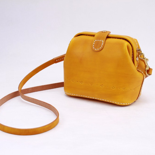 A compilation of shoulder bags you can make on the channel