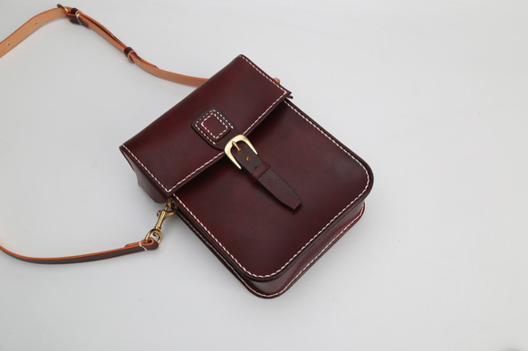 【名入れ・選べるステッチ】本革手作りのレザーショルダーバッグ 【名入れ・選べるステッチ】本革手作りのレザーショルダーバッグ C1285324829(9750円)