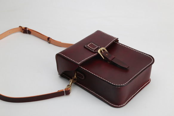 【名入れ・選べるステッチ】本革手作りのレザーショルダーバッグ 【名入れ・選べるステッチ】本革手作りのレザーショルダーバッグ C1285324829(9750円)