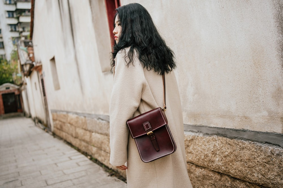 【名入れ・選べるステッチ】本革手作りのレザーショルダーバッグ 【名入れ・選べるステッチ】本革手作りのレザーショルダーバッグ C1285324829(9750円)