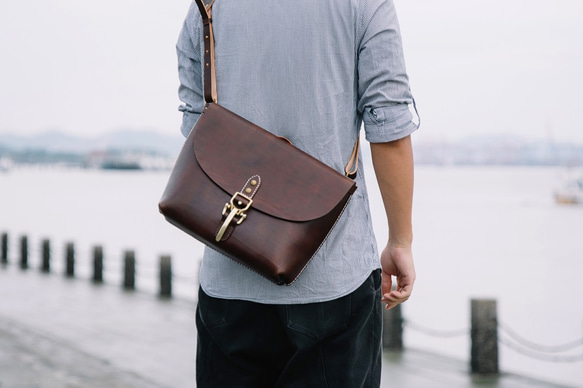 切線派】大容量 ワンタッチギボシ留め 本革手作りのレザーショルダー