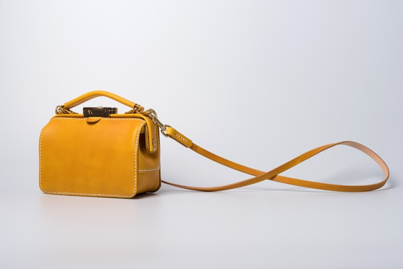 ダレスタイプ 小型 がま口バッグ 本革手作りのレザーショルダーバッグ 手染め / 総手縫い　手持ち 肩掛け 2WAY 鞄 9枚目の画像