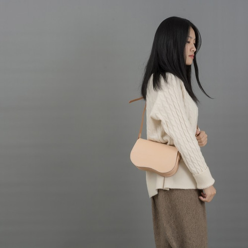 新商品！可愛いお尻形 本革 ショルダーバッグ クラシックサドルバッグ