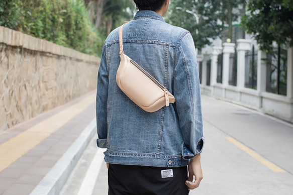 切線派】男女ともに使える 本革 ファスナー立体マチ・ボディバッグ 手