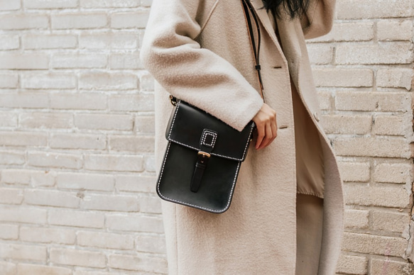 【名入れ・選べるステッチ】本革手作りのレザーショルダーバッグ                                     ★【切線派】バッグの手作り製法映画★立体的な構造をしたクラ LW1263988690(9750円)