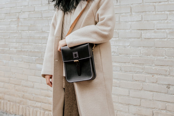 【名入れ・選べるステッチ】本革手作りのレザーショルダーバッグ                                     ★【切線派】バッグの手作り製法映画★立体的な構造をしたクラ LW1263988690(9750円)