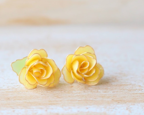 イノセントワールド　薔薇とパールのピアス イエロー Innocent World｜薔薇とパールのイヤリングとピアス
