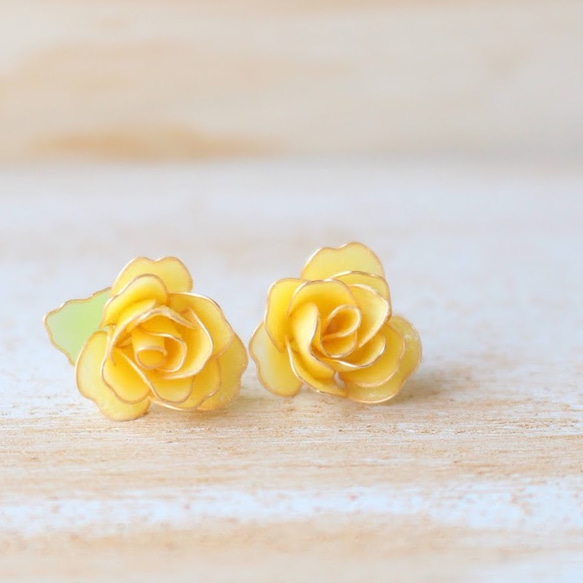 yellow ロゴ イヤリング シュガーイエローのバラ ピアス/イヤリング イヤリング