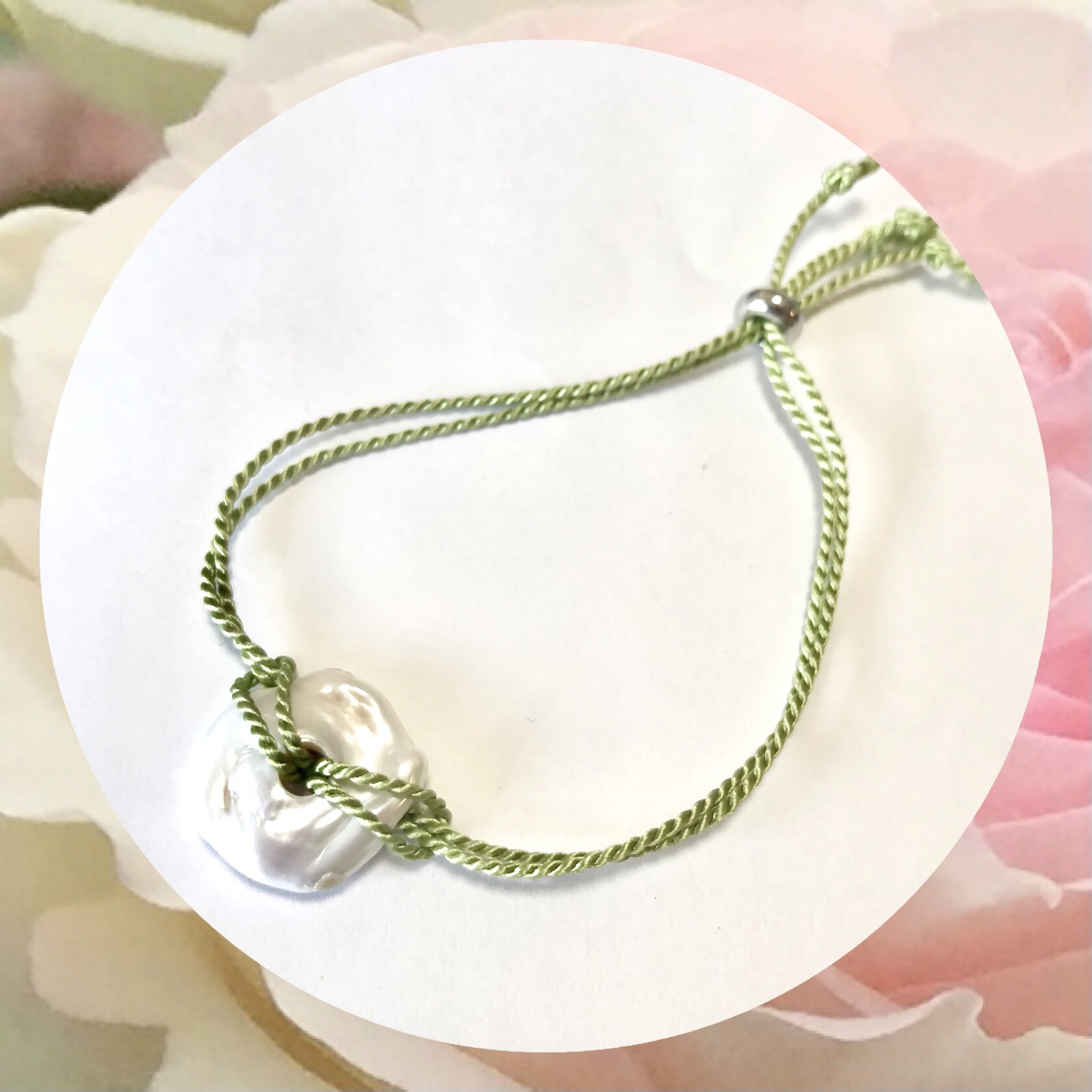 ◆高品質バロック花びらパールシルクブレス(グリーン)