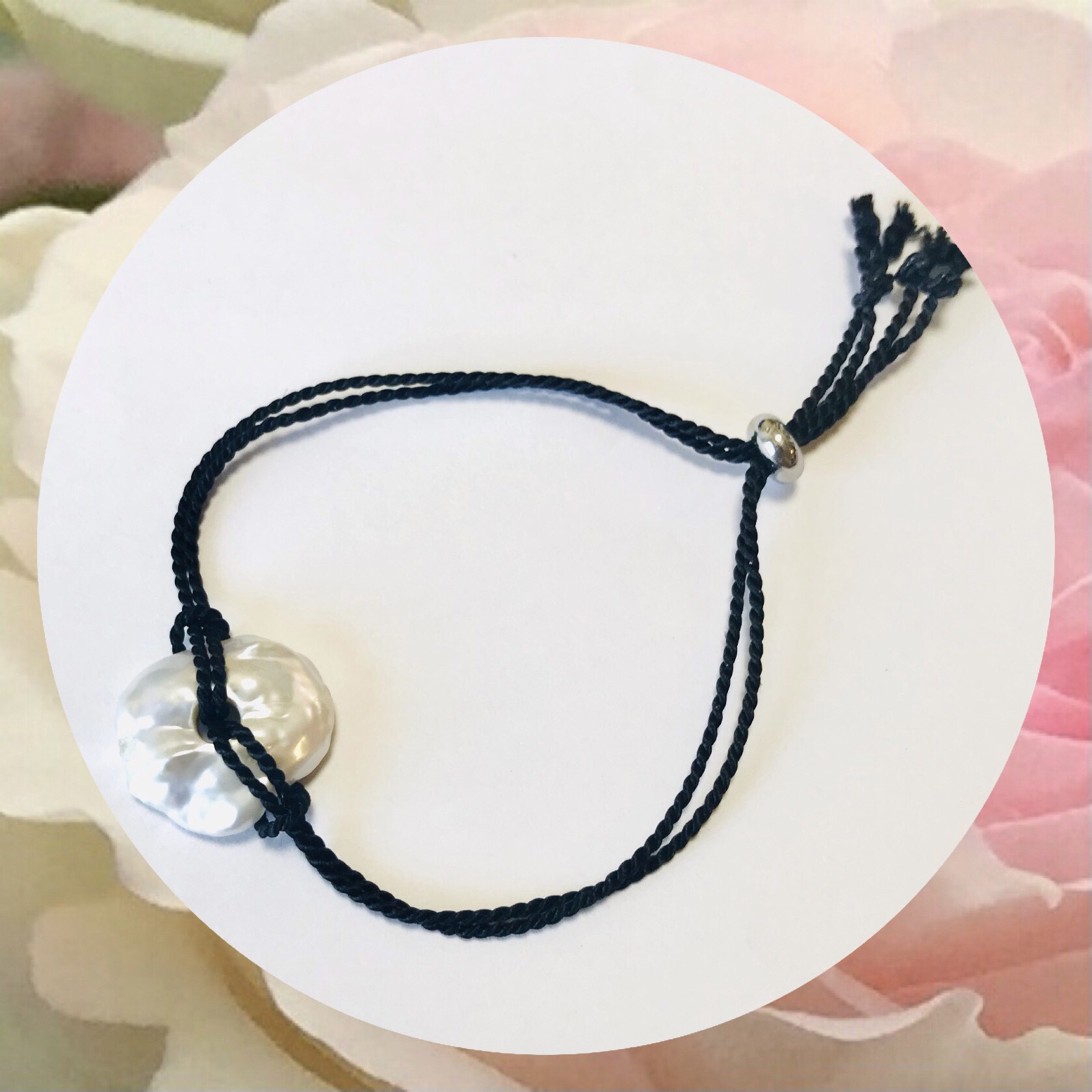 ◆高品質バロック花びらパールシルクブレス(ブラック)