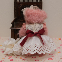 ビンテージファブリックのドレスを着たピンクのテディベア 5枚目の画像