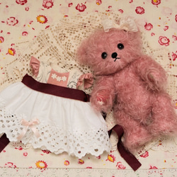 ビンテージファブリックのドレスを着たピンクのテディベア 7枚目の画像