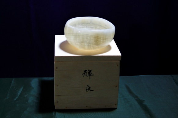 抹茶茶碗　輝夜（かぐや）天然石オニックスの茶碗　　彫刻家による手彫りの器 7枚目の画像