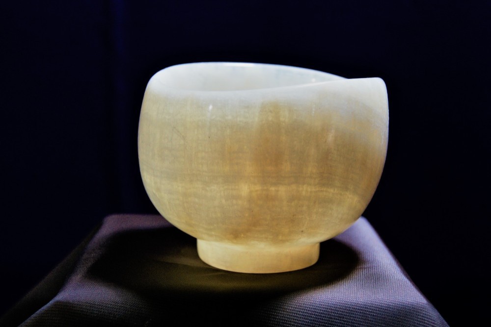 抹茶茶碗　『はつがま』天然石オニックス　石の器　花器　彫刻家による手彫りの作品