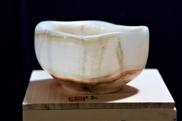 石の器『風立ちぬ』抹茶茶碗　花器　天然石オニックス　彫刻家による手彫りの器 1枚目の画像