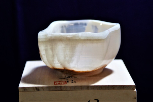 石の器『風立ちぬ』抹茶茶碗　花器　天然石オニックス　彫刻家による手彫りの器 2枚目の画像