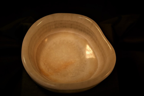 石の器　Ⅱ　抹茶茶碗　『月あかり』花器　天然のオニックスで作られた石の器　石の模様と器の形が呼応した美しい器 6枚目の画像