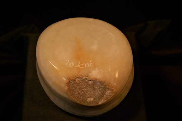 石の器　Ⅱ　抹茶茶碗　『月あかり』花器　天然のオニックスで作られた石の器　石の模様と器の形が呼応した美しい器 7枚目の画像